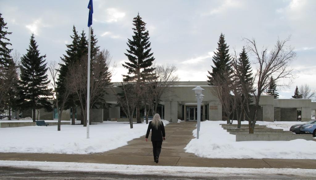 2013 01 18 Ernst attending Drumheller Court where the case is supposed to be heard