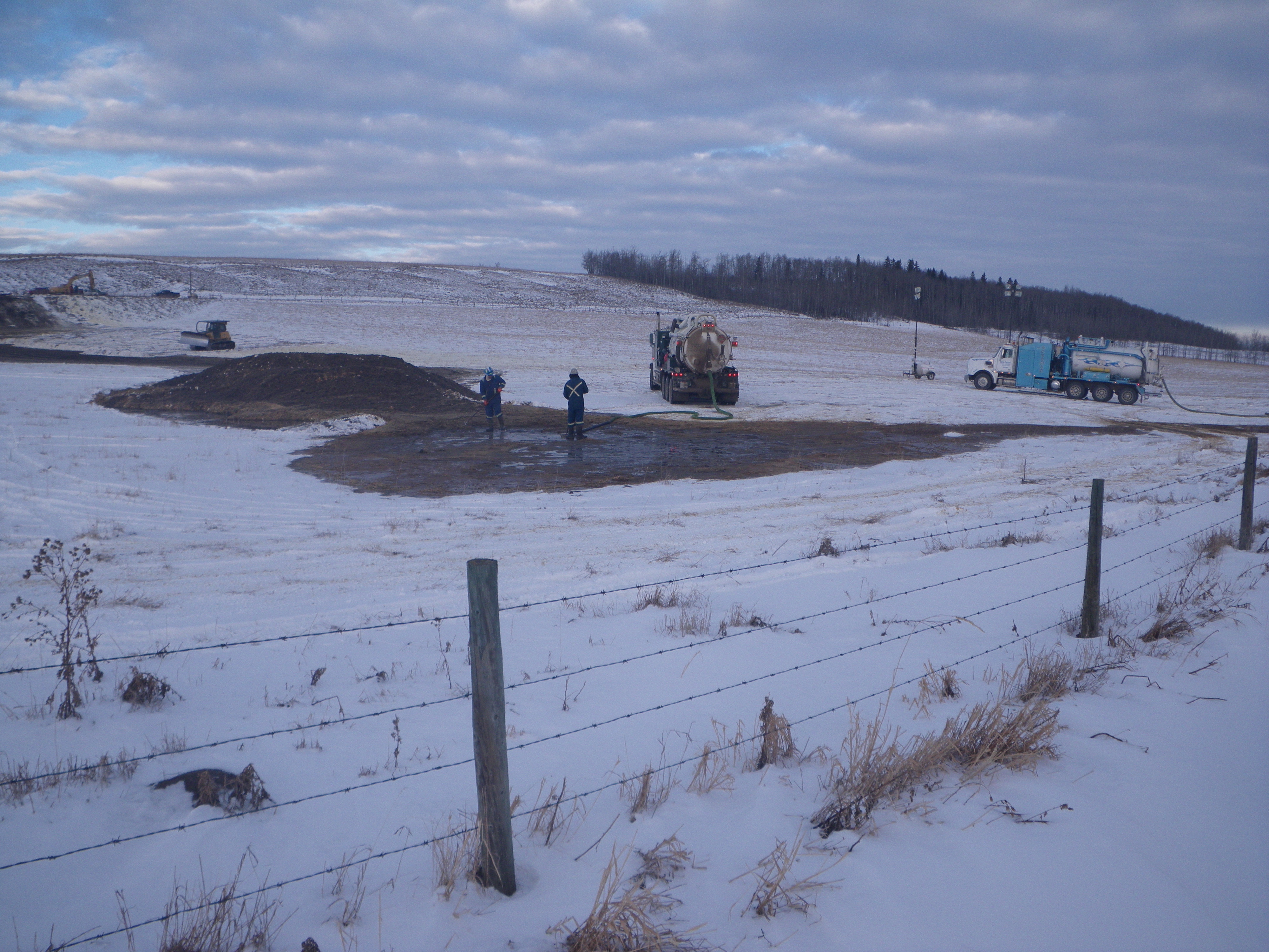 2012 01 13 Innisfail frack communication frac hit cleanup oil and undisclosed frac fluid workers no respirators