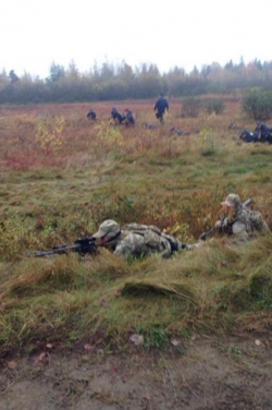 2013 10 17 Snipers in camo crawl around Rexton Blockade screen_shot_2013-10-17_at_12.32.16_pm