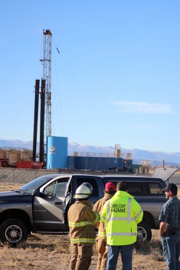 2014 01 26 Whiting Oil on Ridge Rd Wellington Utah Updated current photo showing frac operation replacing year old photo of drilling rig