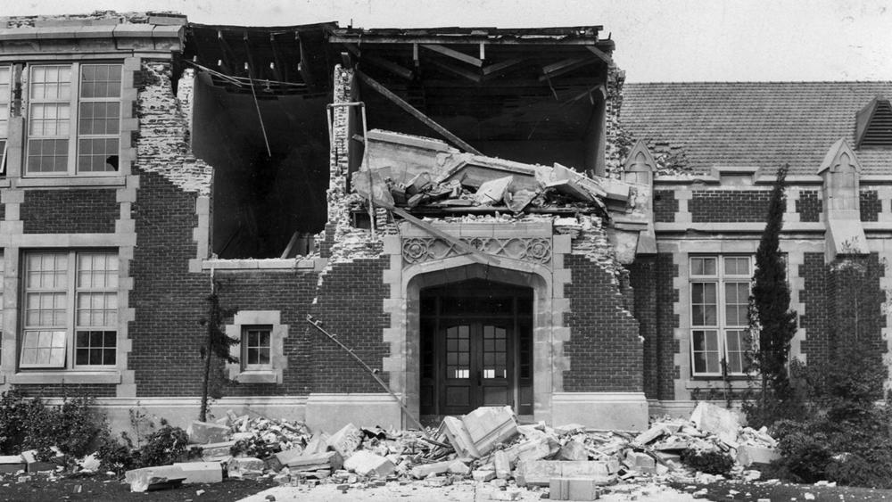 1933-03-10-long-beach-6-4m-earthquake-ruins-john-muir-school-usgs-now-thinks-the-quake-that-killed-120-people-was-caused-by-oil-drilling