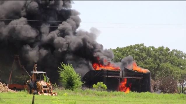 2014 07 10 Worker seriously burned after abandoned gas well explodes in Robertson County TX photo 2