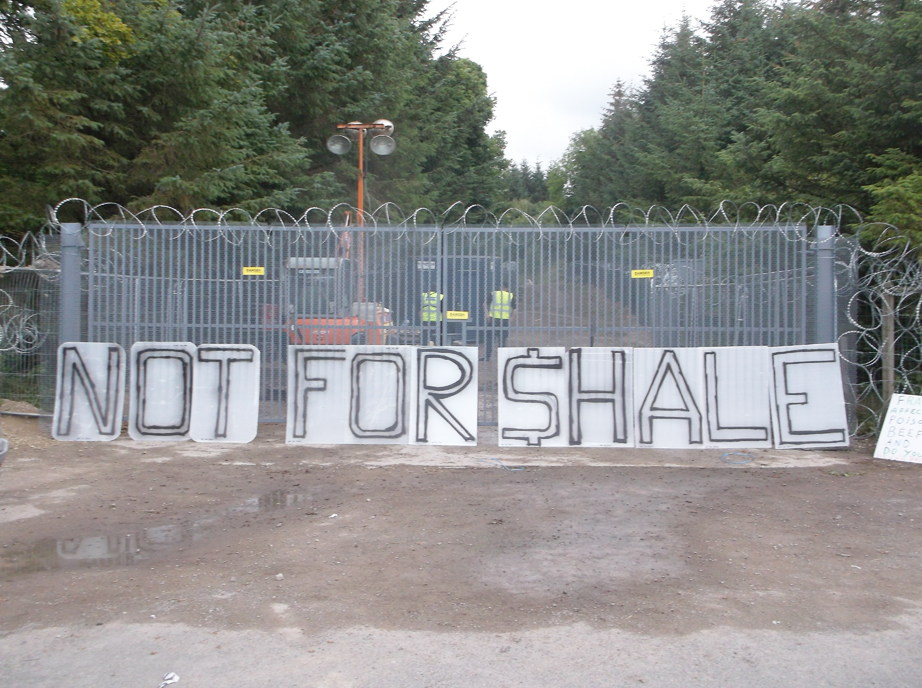 2014 07 21 Tamboran sneaks into Belcoo Northern Ireland w razer wire, guards and guard dogs