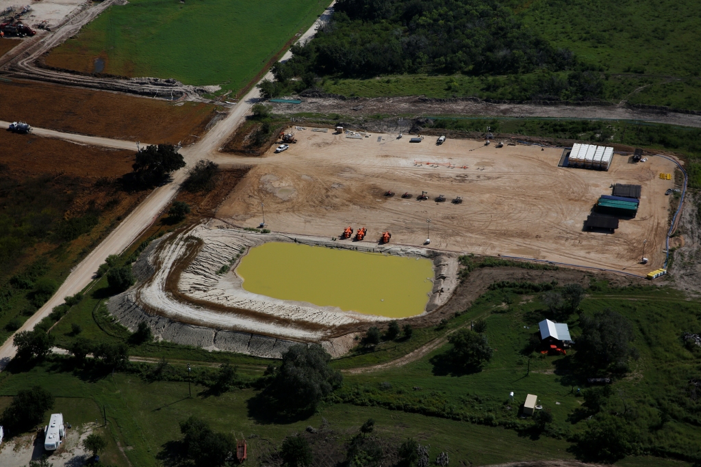 2015 Greenpeace, photo Aaron Sprecher, Encana fracking blowout Karnes Co Texas.2084