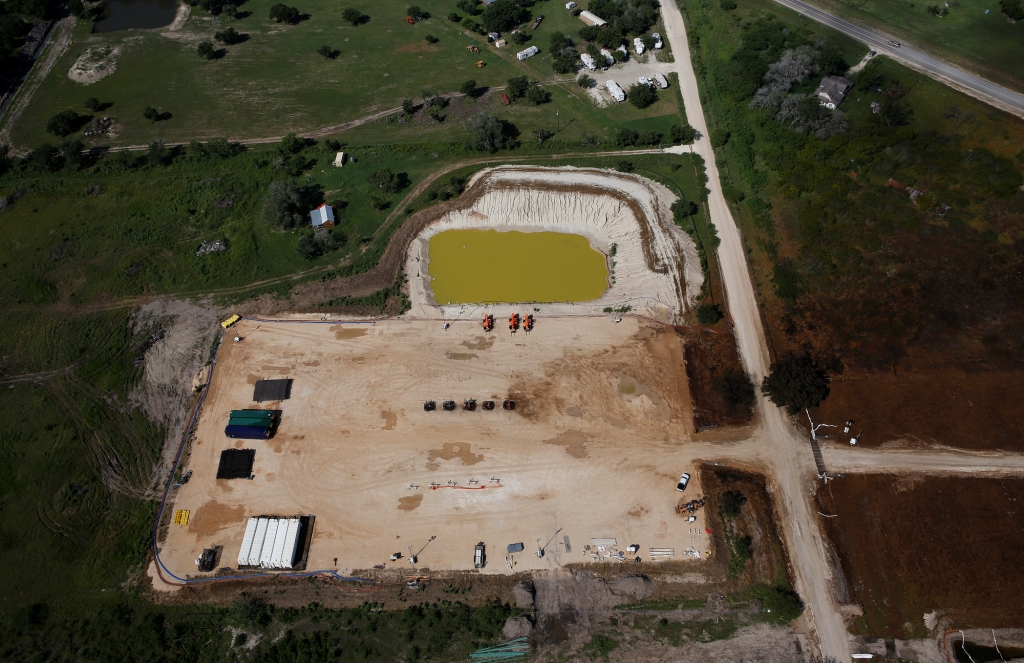 2015 Greenpeace, photo Aaron Sprecher, Encana fracking blowout Karnes Co Texas.2090
