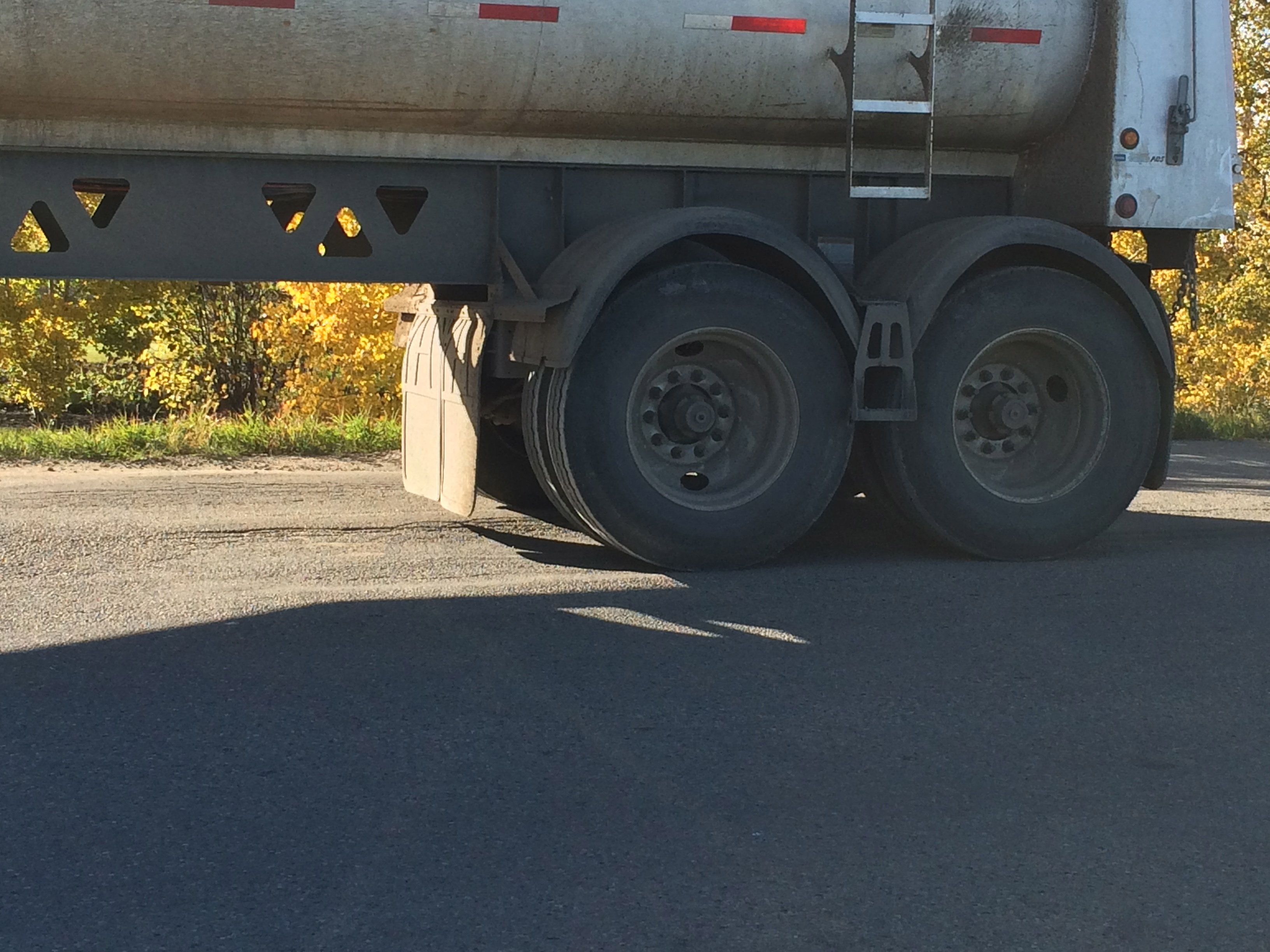 2016-09-27-road-damages-truck-hauling-toxic-oilfield-waste-to-waste-pile-at-didsbury-landfill-alberta