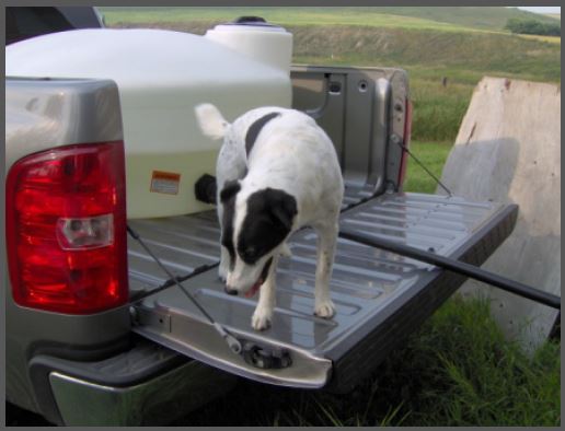 Ernst unloading water, Magic on tailgate